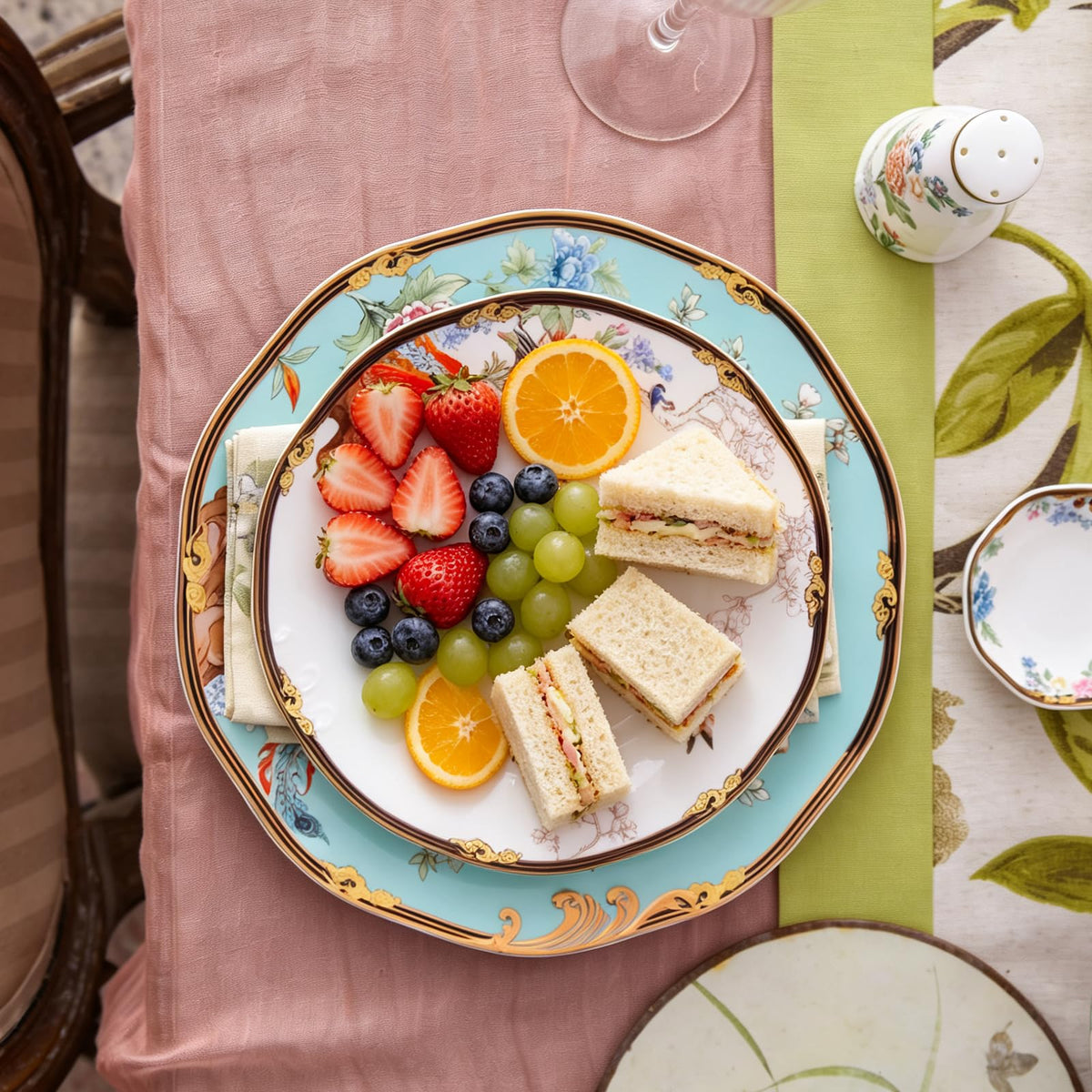 12-Piece Bone China Dinnerware Set for 4 N8443